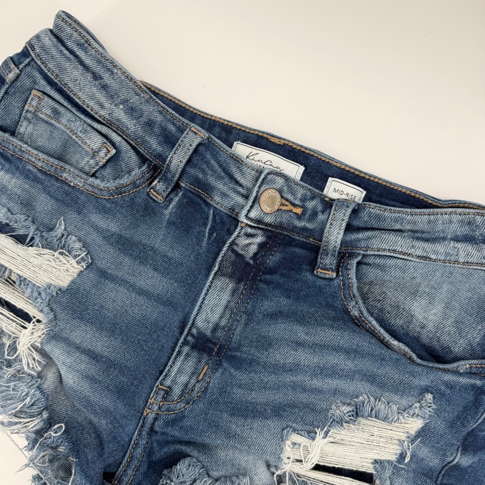 KanCan Signature Mid Rise Distressed Denim Shorts Medium‎ Wash Y2K Womens 28